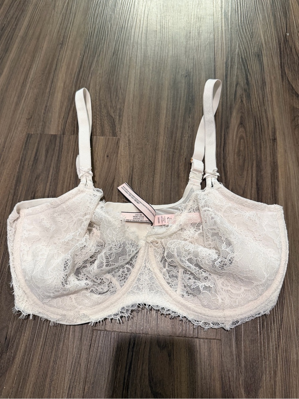 Victoria secret sz 38DDD Lace Underwire Bra in Light Pink